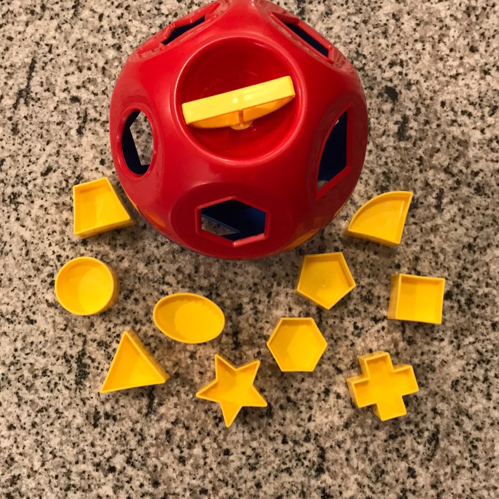 Tupperware Shape-O Shape Sorting Ball Toy - Picture 3 of 3